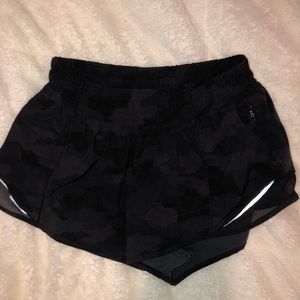 Lululemon Hotty Hot Low Rise Short 2.5”